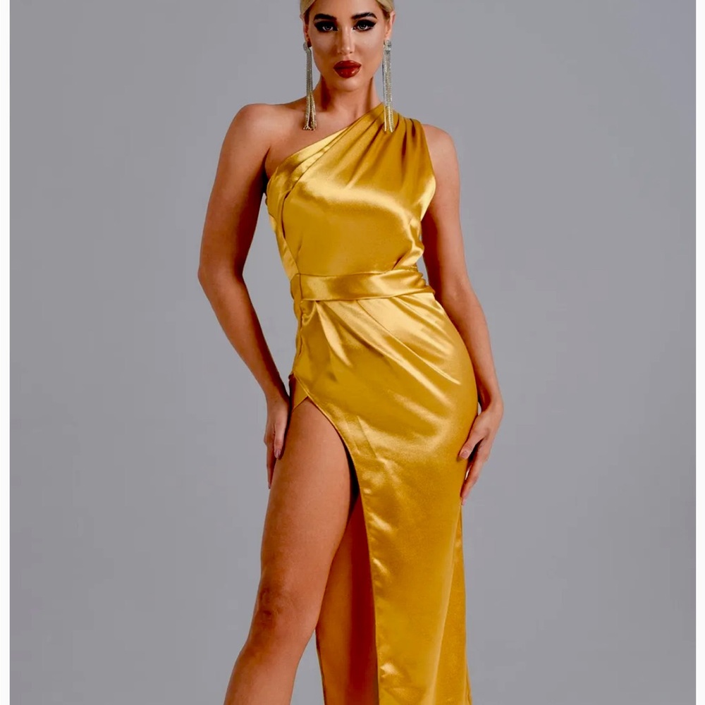Bella Barnett Size L, NWT, One shoulder dress